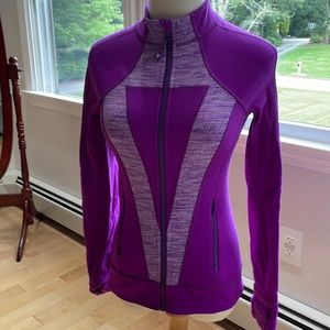 Classic purple Ivivva girls’ size 14 warm-up jacket with front V detail. EUC.